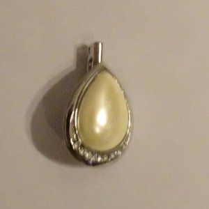 Faux Pearl& Rhinestone l Pendant with Clip On Back